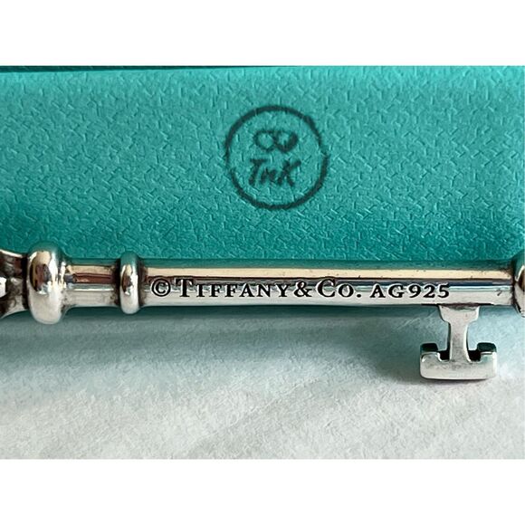 Tiffany & Co Large 2" Teal Blue Enamel Heart Beaded Trefoil Key Charm Pendant Ne - Picture 9 of 16